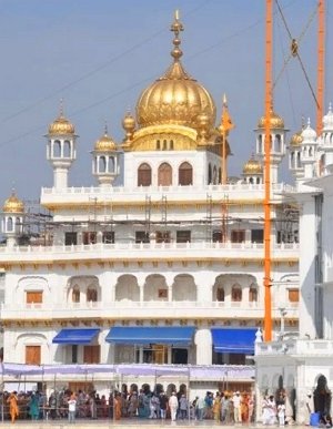 Akal-Takht-Golden-Temple-Harimandir-Sahib-Amritsar-–-Heaven-on-Earth 300.jpg